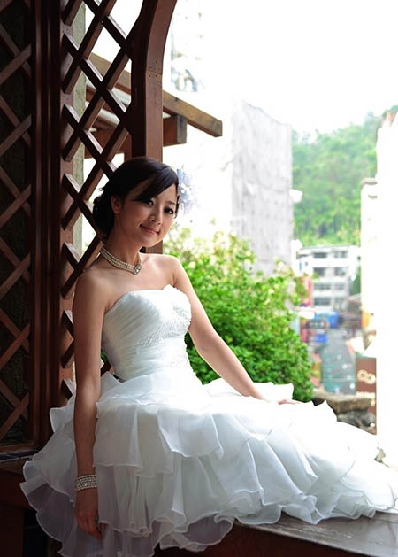 photoshop cs6 给外景婚纱照美女加柔美的淡黄色调