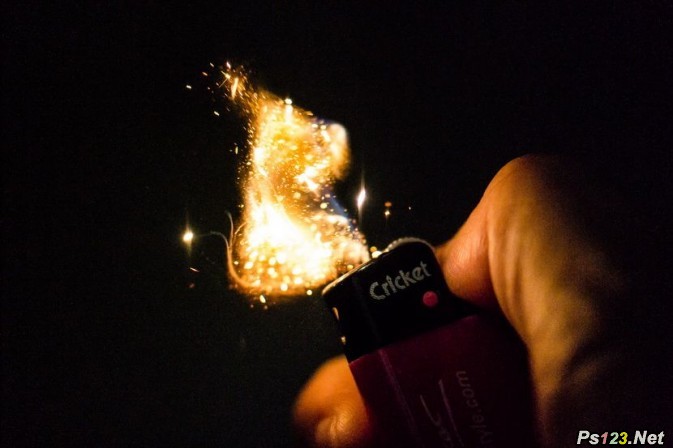 如何拍摄出打火机的电光火石