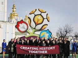 2012欧洲杯标志如花朵华丽绽放