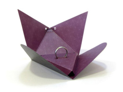 珠宝戒指精辟简洁三角形创新包装盒设计
