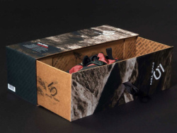 户外鞋3D复古感精品包装盒设计分享