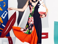 《Blooming Bold for WWD》广告